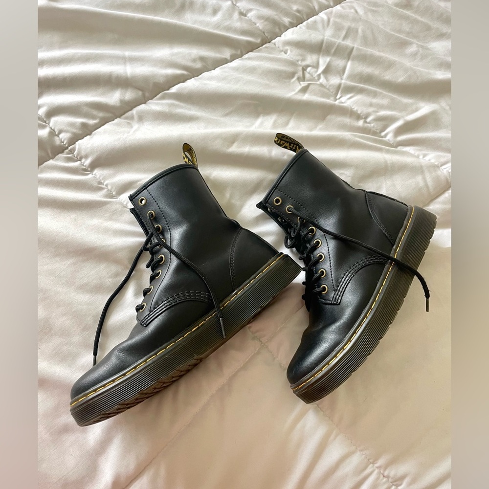 doc martens 1460 size 7 wmns